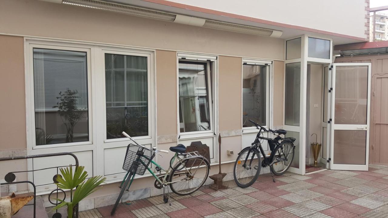 The Blacksmith'S Guesthouse Shkoder Bagian luar foto