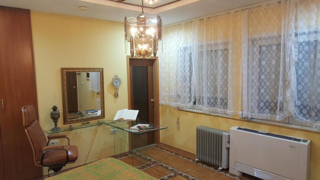 The Blacksmith'S Guesthouse Shkoder Bagian luar foto