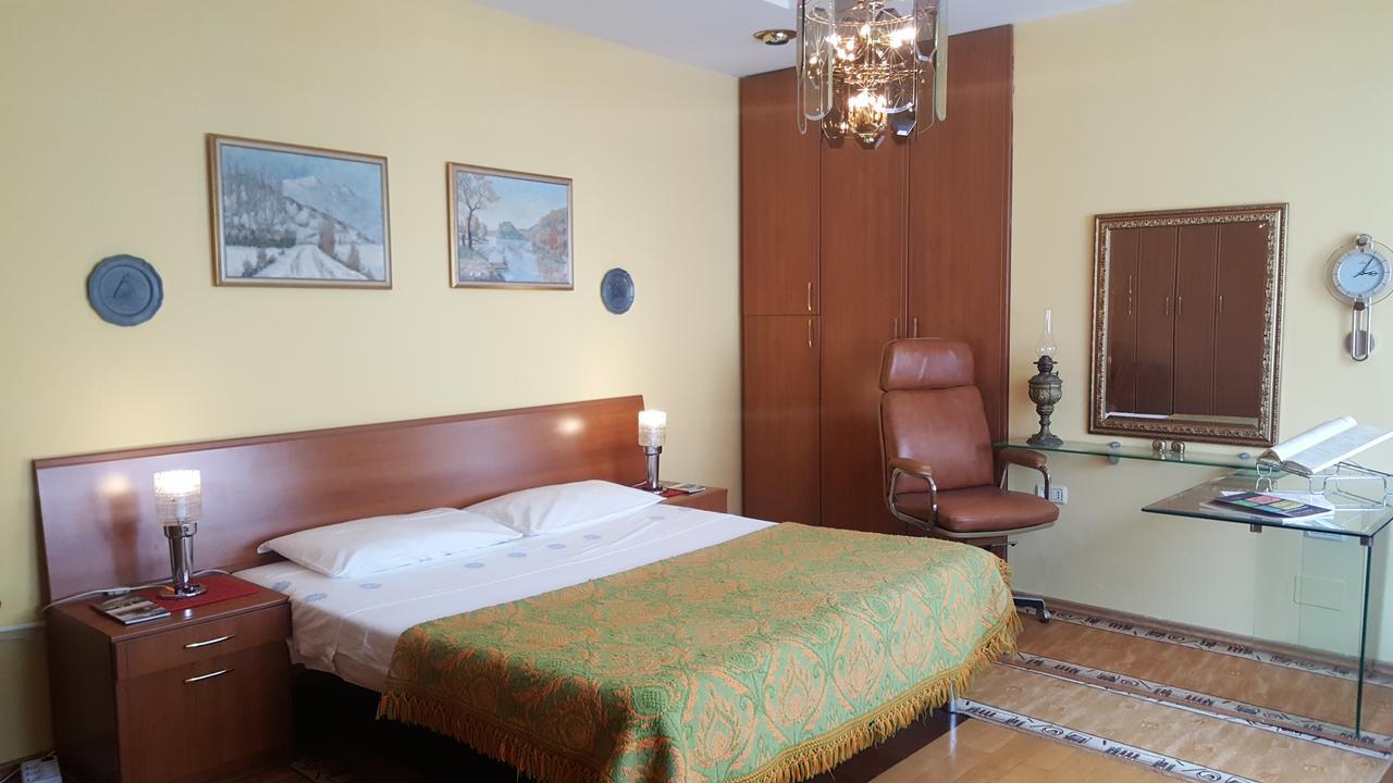 The Blacksmith'S Guesthouse Shkoder Bagian luar foto